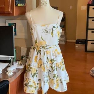 BB DAKOTA by Steve Madden Ivory with Green & Yellow Flowers Size 10, NWT